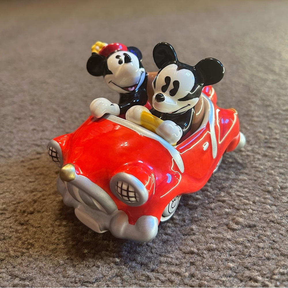 Disney Mickey and Minnie Salt n Pepper Shakers
